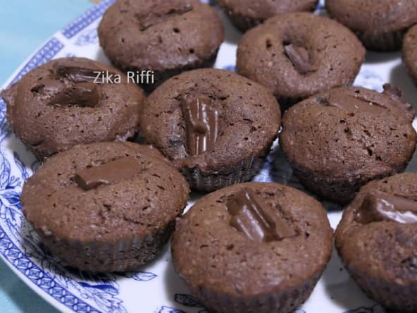 MUFFINS AUX DEUX CHOCOLATS ET POUDRE DE NOIX