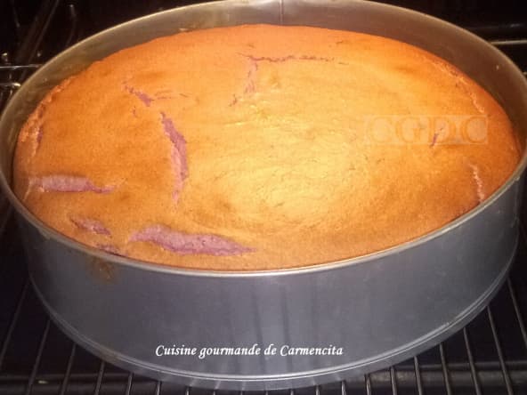 Gâteau soufflé aux mûres sauvages fraîches ou surgelées