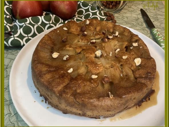 Gâteau renversé aux pommes et noisettes pour le goûter