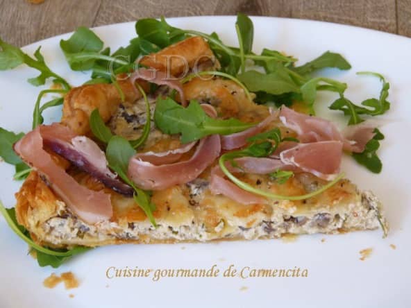 Tarte fine aux champignons de Paris mozzarella di Bufala et jambon Speck