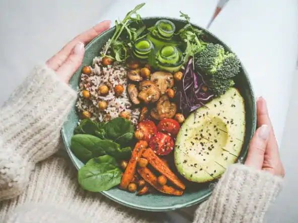 Le Buddha Bowl revisité, galette au quinoa et salade de pâtes