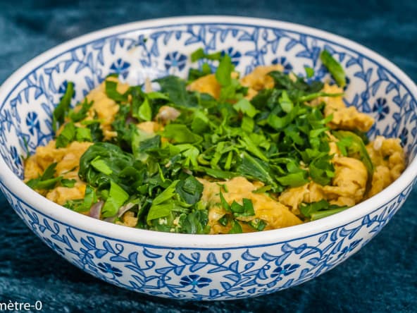 Omelette à la sauce soja et au chou chinois tatsoi