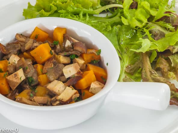 Poêlée vegan de patates douces aux cèpes et tofu fumé
