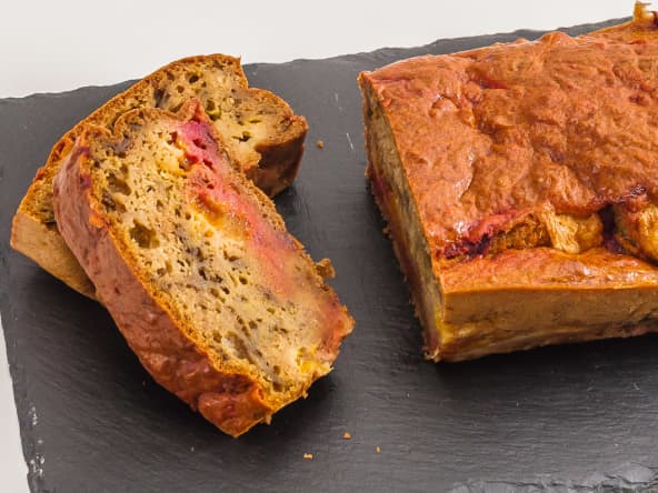 Cake aux betteraves rouges, à l'orange et mozzarella