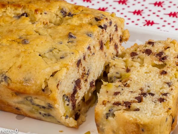 Gâteau du matin moelleux aux kiwis, ananas et pépites de chocolat
