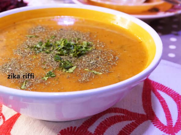 JARI ANNABI- SOUPE TRADITIONNELLE BÔNOISE AUX ABATS DE POULET ( FOIE- GESIER- SOTS L'Y LAISSENT )