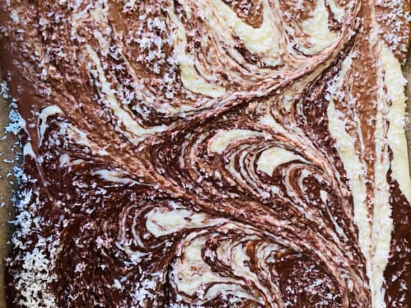 Tablette coco aux trois chocolats, noir, au lait et blanc