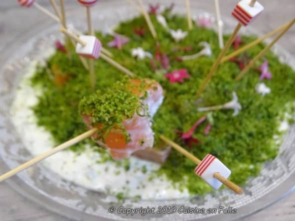 Saumon mi-cuit sur fromage blanc aux fines herbes, chapelure verte ou Saumon en potager