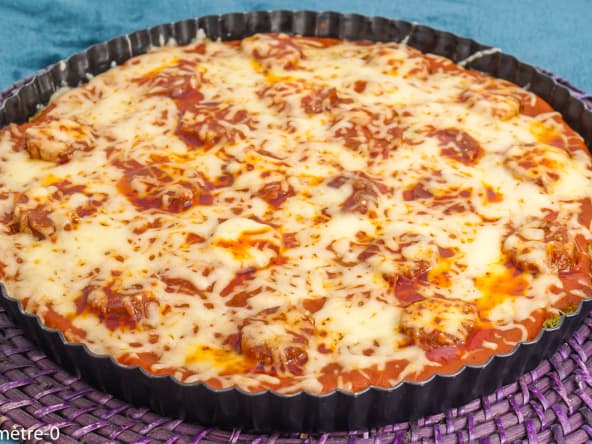 Pizza de brocolis au chorizo et fromage emmental