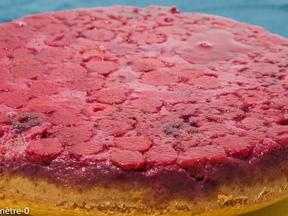 Gâteau moelleux aux framboises congelées