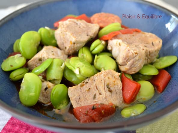 Filet mignon mijoté aux fèves, piquillos et chorizo