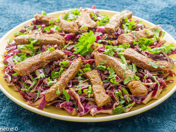 Salade de chou rouge au bœuf, gingembre et curcuma