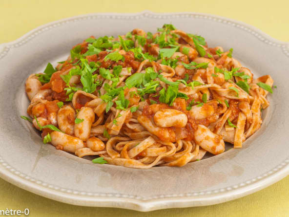 Tagliatelles de petit épeautre aux haricots blancs et à la bolognaise - une recette économique