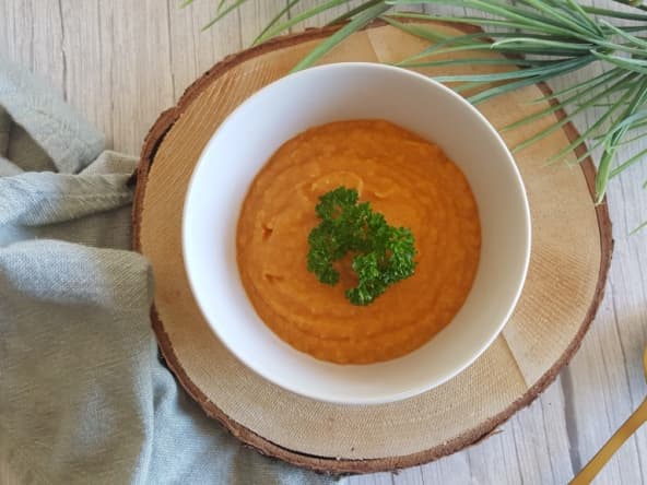 Soupe vegan au chou-fleur, patate douce et pois chiche