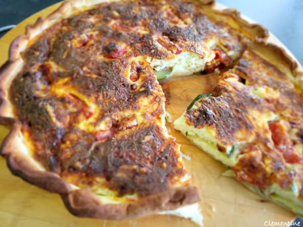 Tarte salée aux courgettes et fromage de chèvre et gruyère râpé