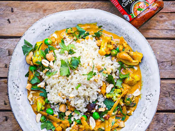 Curry rouge végétarien au chou-fleur