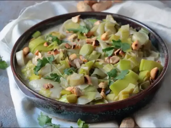 Sauté végétarien de poireaux au curry thaï