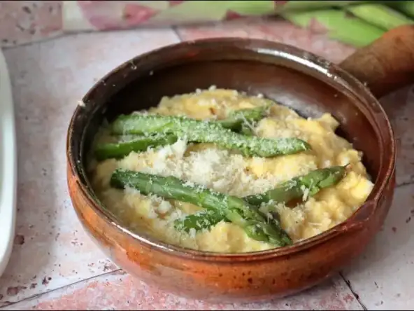 Oeufs brouillés aux asperges et parmesan de Laurent Mariotte