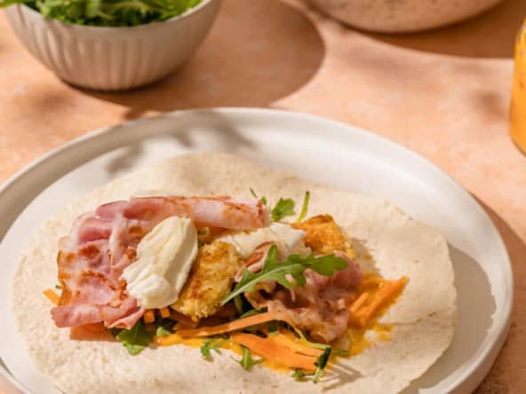 Wraps aux nuggets de poulet maison, roquette et fromage de chèvre