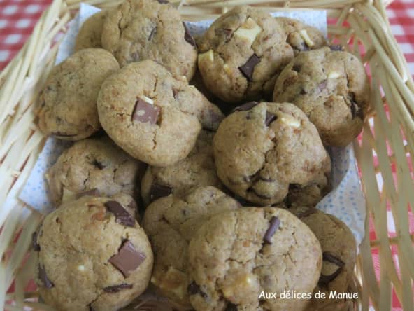 Cookies aux spéculoos et pépites aux 3 chocolats, noir, au lait, blanc