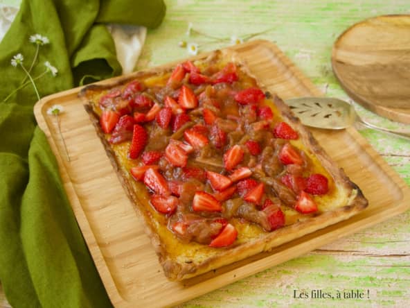 Tarte gourmande façon crème brûlée, rhubarbe et fraises