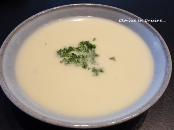 Velouté anti-gaspi aux épluchures d’asperges