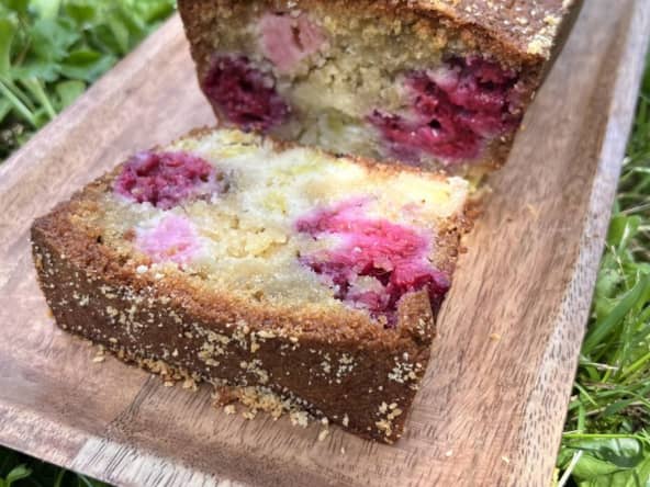 Cake rhubarbe framboises avec option sans gluten