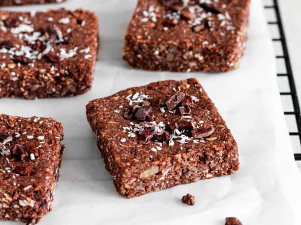 Barres sans cuisson gourmandes aux fraises