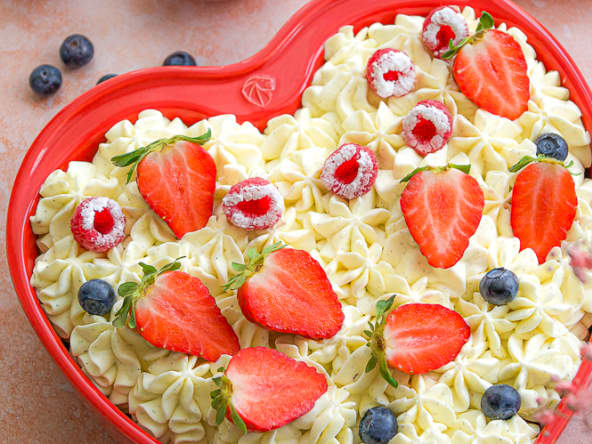 Gâteau aux fruits rouges ultra fondant ganache montée vanille