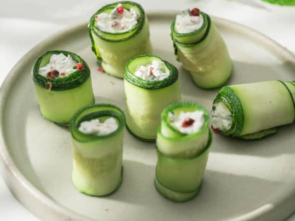 Roulés de courgettes au fromage de chèvre frais pour l'apéritif