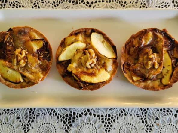 Tartelettes aux pommes, magret de canard fumé et fromage Ecu Pays cathare