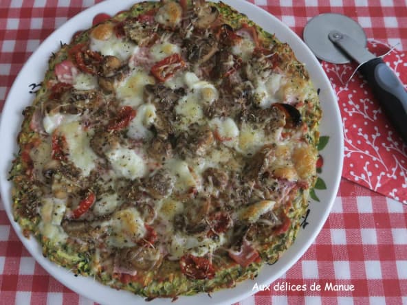 Pizza à la pâte aux courgettes et à l'emmental
