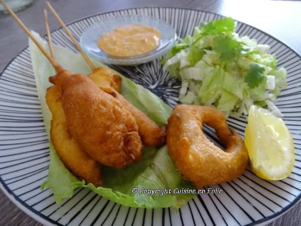 Corndogs ou corn dogs de crevettes (Street food)