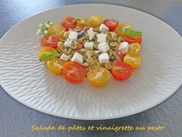 Salade de pâtes à la vinaigrette au pesto