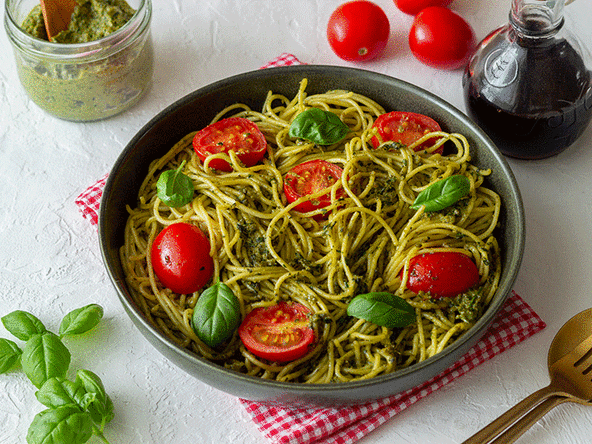 Pâtes au pesto et tomates cerises, une combinaison nutritive pour des papilles