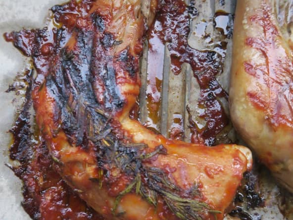 Cuisse de poulet marinée au concentré de tomate, ail et herbes au grill-plancha