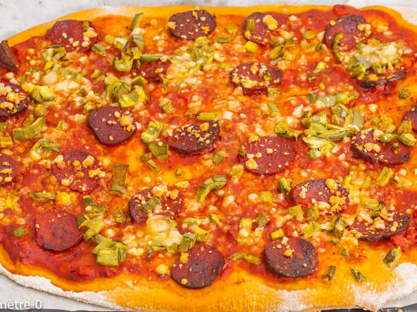 Pizza chorizo et restes de fromage