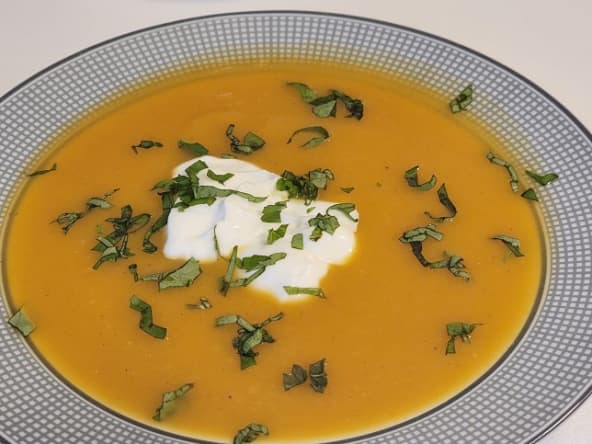Potage mixé à la courge poivrée et patate douce