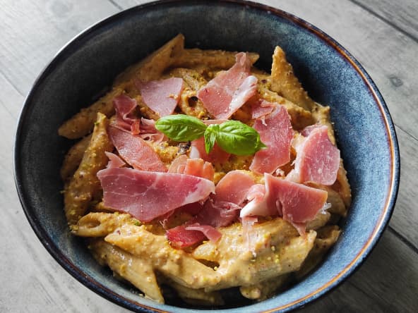 Pâte sauce pistache, tomates séchées et fromage burrata