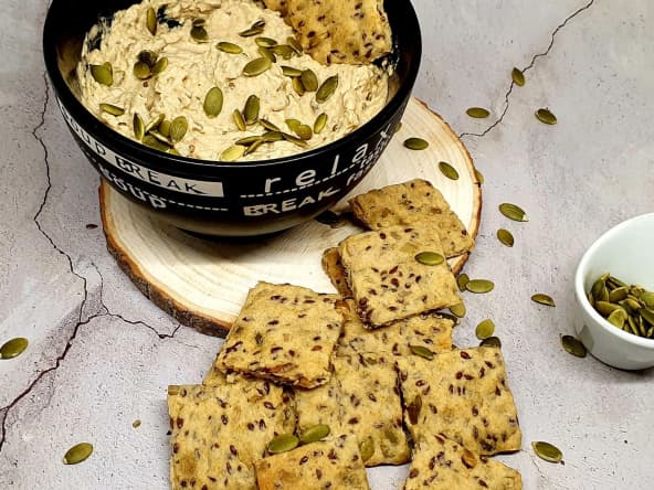 Crémeux d'aubergine et crackers aux graines pour l'apéro