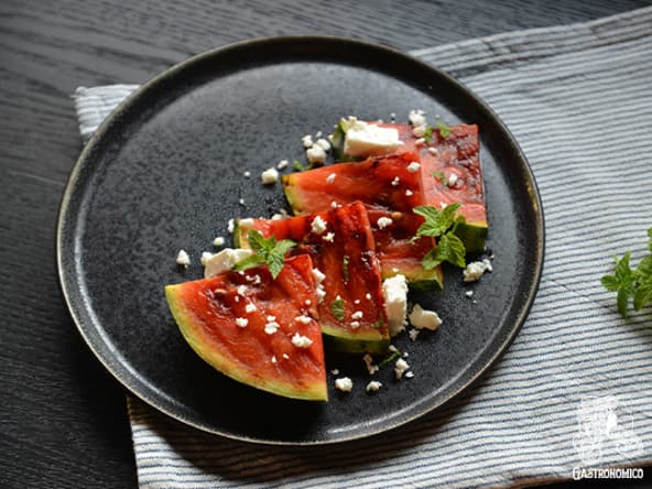 Pastèque grillée, feta et menthe fraîche pour accompagner vos viandes grillées