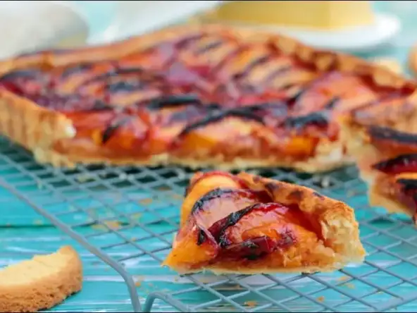 Tarte d'été aux nectarines et palets bretons