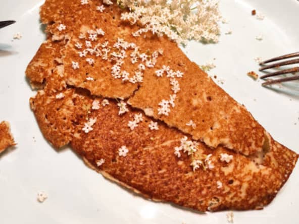 Crêpes sans gluten aux fleurs de sureau