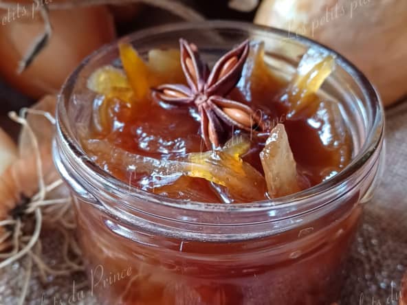 Confit d'oignons aux agrumes et épices pour foie gras et viandes froides