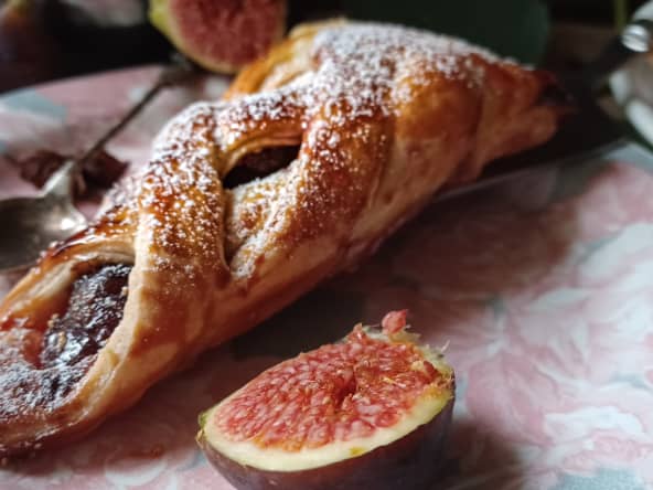 Feuilletés tressés aux figues violettes du jardin