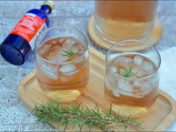 Tisane glacée désaltérante au romarin et eau de fleur d'oranger