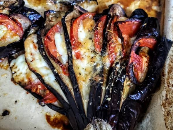 Les aubergines aliènes comme des aubergines pizzaiola