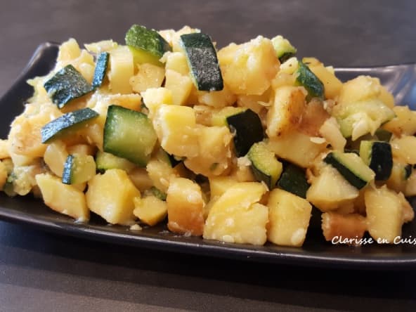 Accompagnement : des pommes de terre rôties aux dés de courgettes