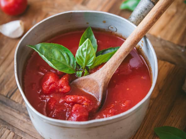 Sauce tomate maison, à l'ail et au basilic