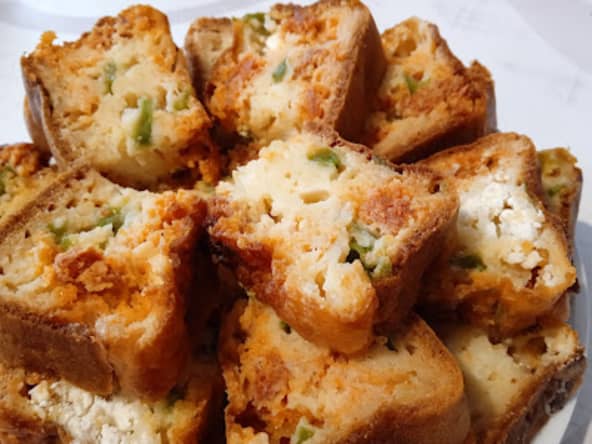 Le cake au chorizo, poivron et fromage de chèvre